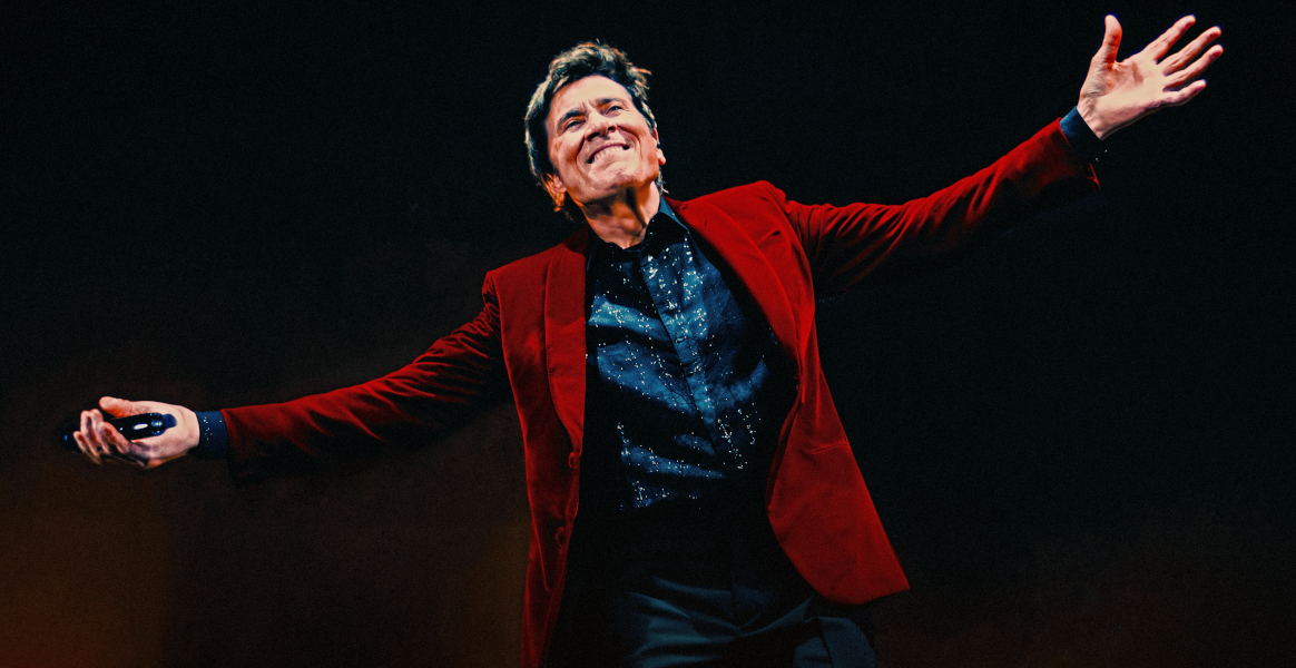 “Gianni Morandi – Live”: un’icona della musica italiana in scena a Milano